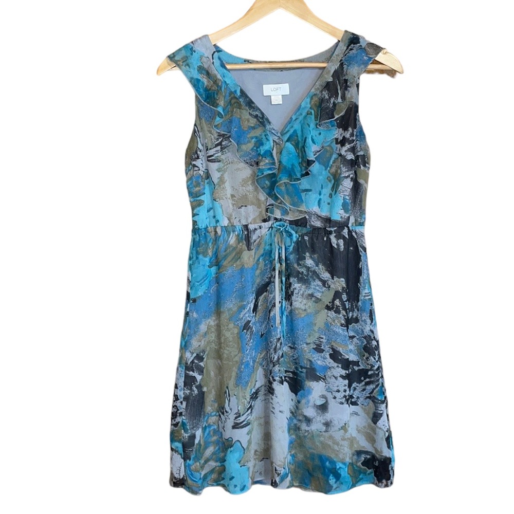 •LOFT•BLUE & GRAY ABSTRACT RUFFLE V-NECK ELASTIC WAISTBAND SUMMER DRESS SIZE XS